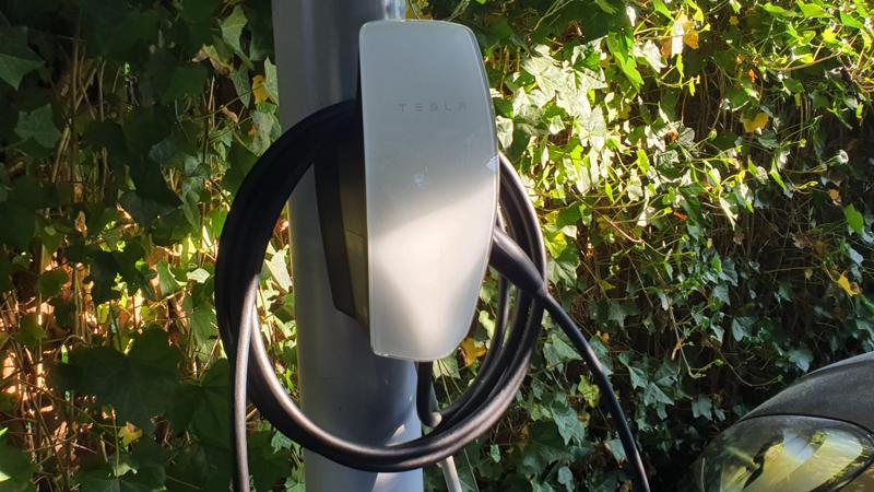 TESLA WALL CONNECTOR  - Wall mount