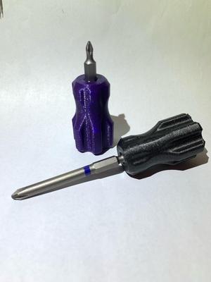 BIT HOLDER WITH GRIP