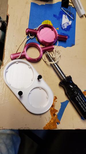 under shelf prescription lid helper