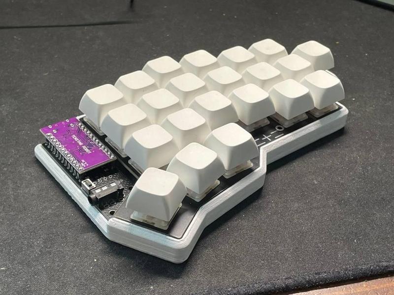 Nijuni Slim Keyboard Case