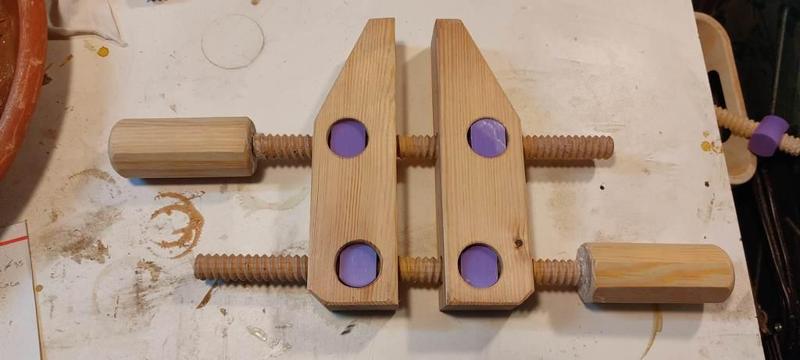 Tool for threading wood