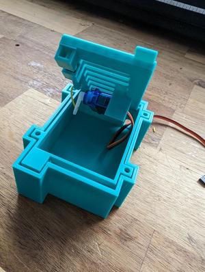 Box with servo deadbolt lock mechanism