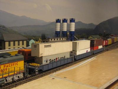 HO Scale Articulated Well Cars