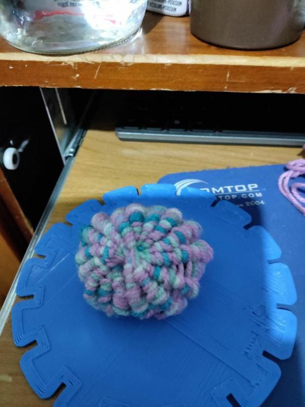 ROUND KNITTING THREAD RING FOR MAKING SMALL BALLS... CATS LOVE THEM!