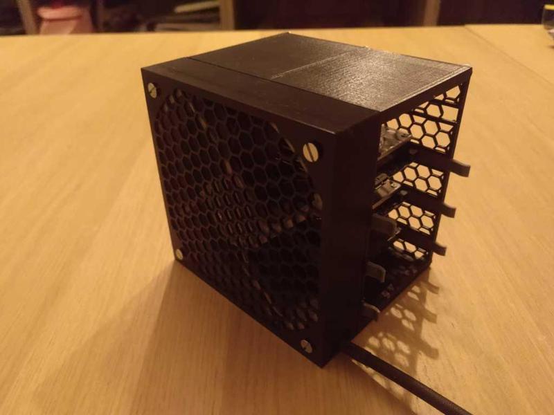 4x 2.5" drive bay with 120mm fan