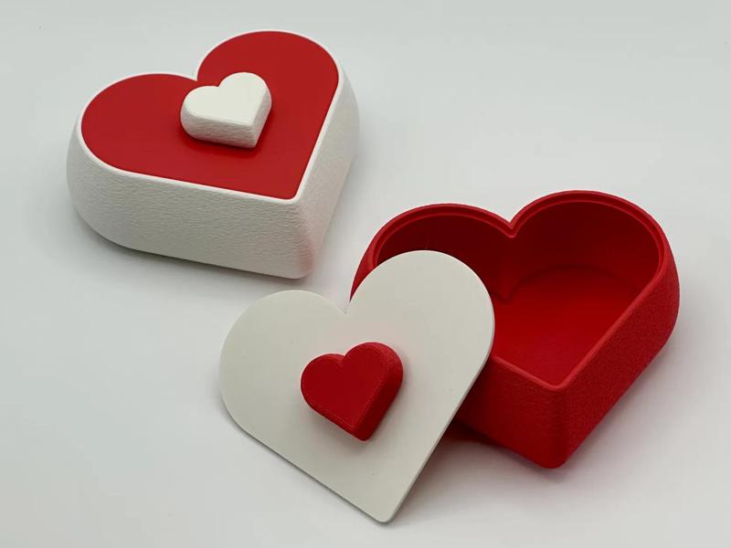 Small Valentine's Heart Gift Box with Lid!