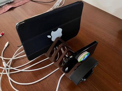 Comfortable devices organizer and charger