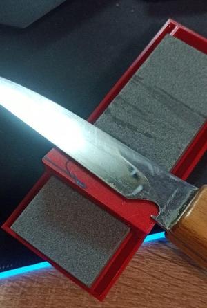 Knife sharpener 