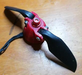 Folding prop center hub for 2205 motor