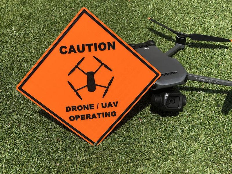 Sign Caution Drone / UAV operating | DJI Mavic Drone Pilot