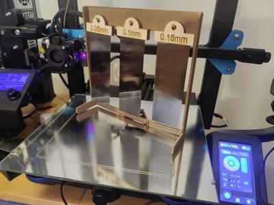 Laser cut and 3d-printed holder for metal leveling gauge strips with stand