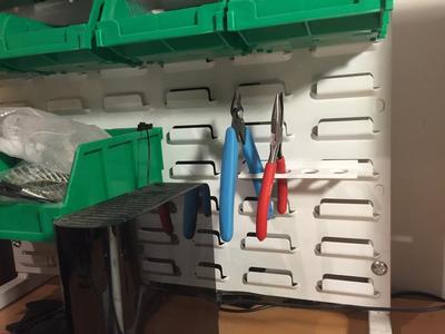 Small tools holder for components rack