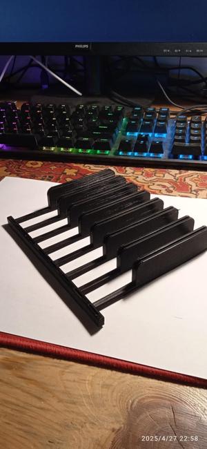 PCIe card holder