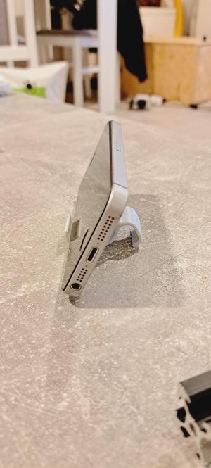 Minimalistic Phone Holder