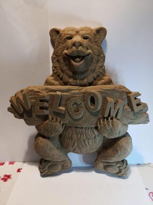 Bear welcome plate
