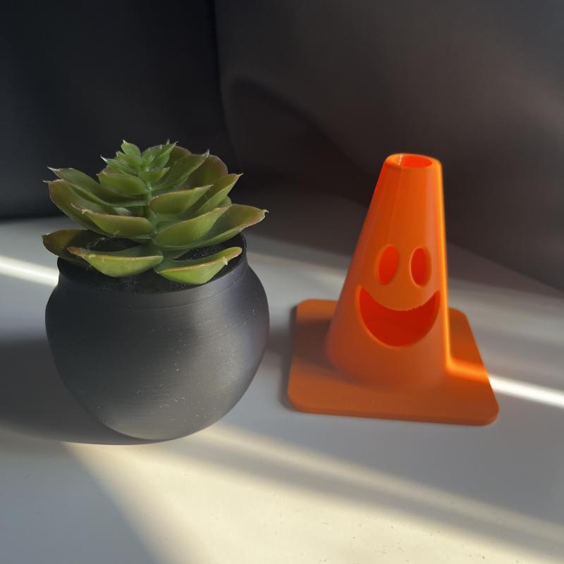 HAPPY TRAFFIC CONE PEN HOLDER