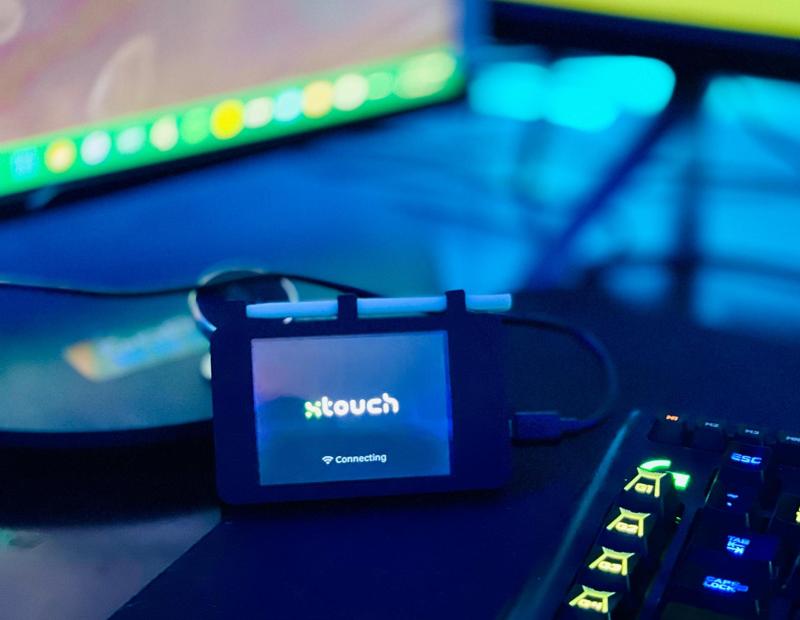 Xtouch desk stand with pen holder