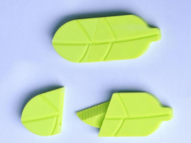 Leaflet Knife/Parcel Knife  With lid to prevent accidental injury  With hole for hanging/easy to carry and not easily lost  30min/10g