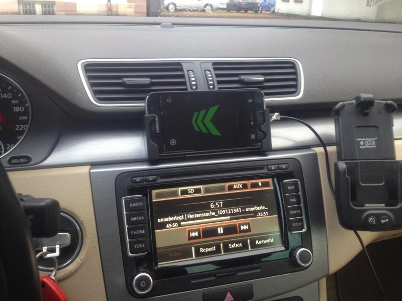Mobile phone holder for Galaxy S7 in  a VW Passat b7