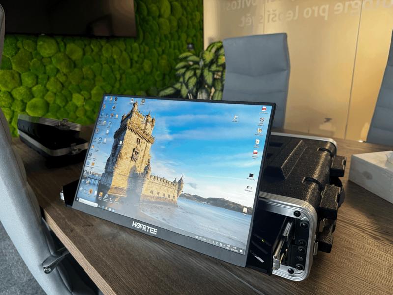 Monitor mount for VESA 75 portable screen