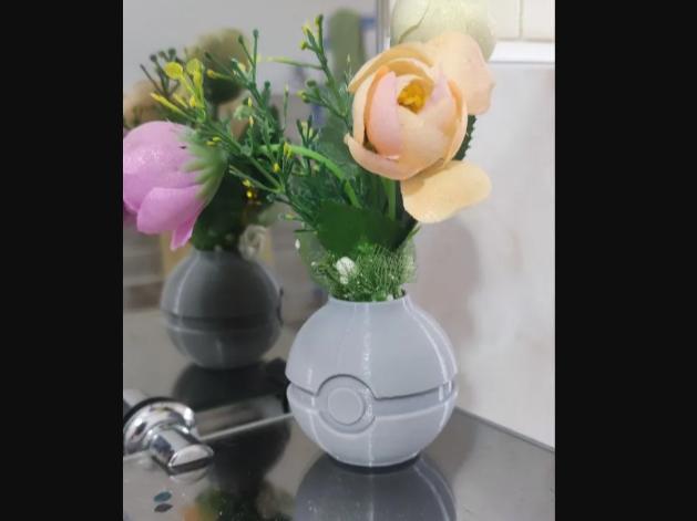 Poké Ball Vase – The Ultimate 3D Deco for Pokéfans