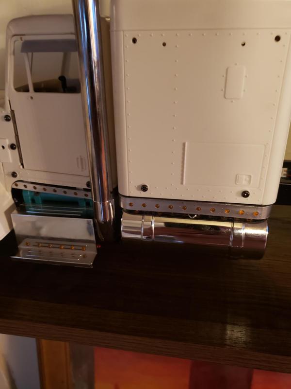 1/14 grand, or king hauler under body lights