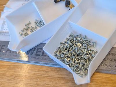 Stackable screw box with funnel function