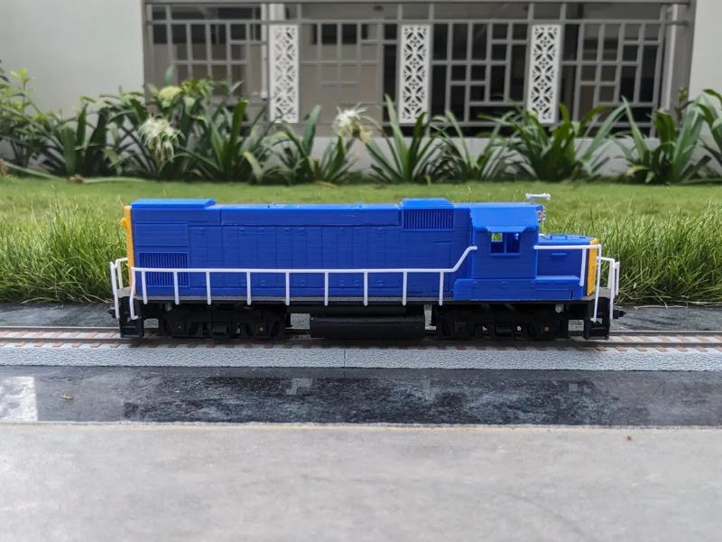 GP15 Locomotive (CSX) - Dragon Railway