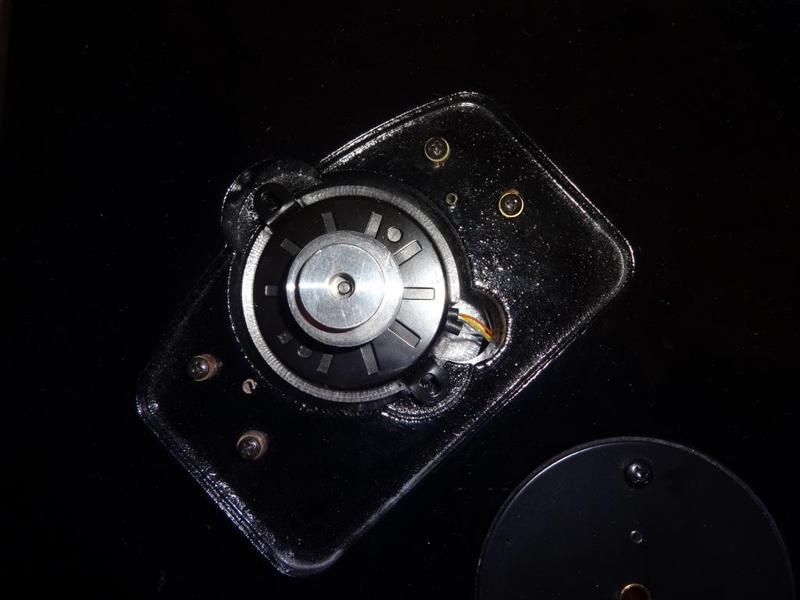 Turntable motor mount