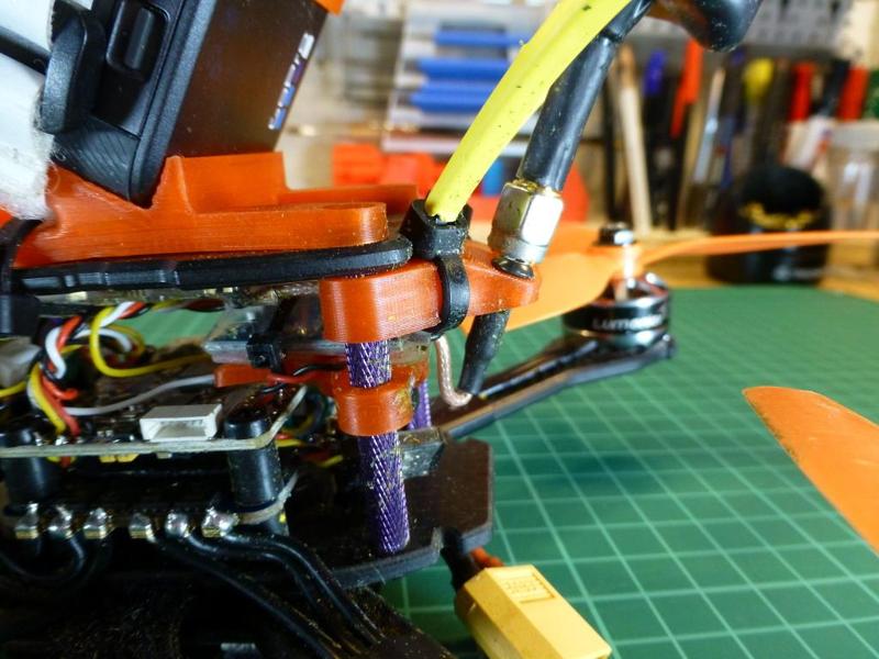 QAV-SKITZO TBS Unify Antenna Mount