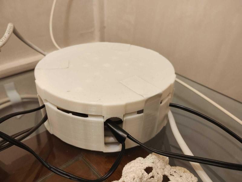 Cable concealment box