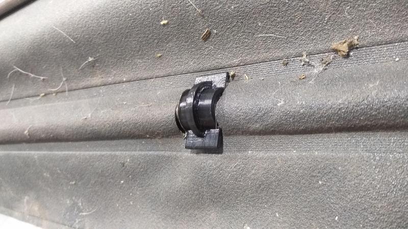 Volvo 850 V70 load cover rod limiter