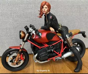 Viuda Negra en Moto Black Widow Bike Marvel
