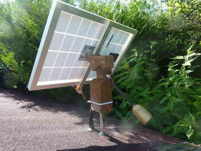 Cmd par servo moteur pour panneau photovoltaique (auto alimenté) - Orientation auto 2 axes en fonction du soleil (Picaxe 20x2)