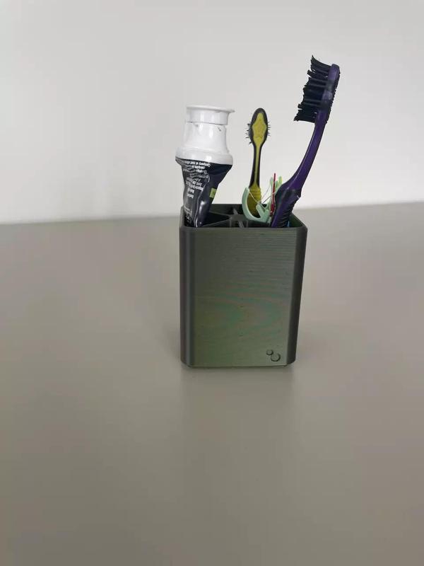 teethBrushed - toothBrush holderz