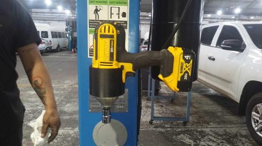 DeWalt DCF889 wall mount