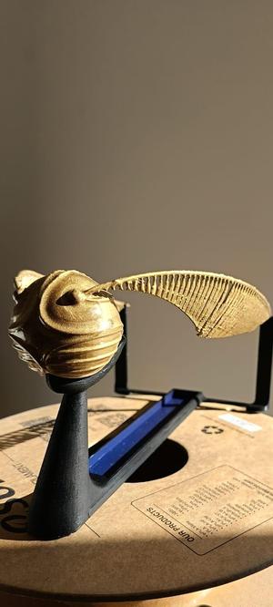 Golden Snitch Harry Potter with stand