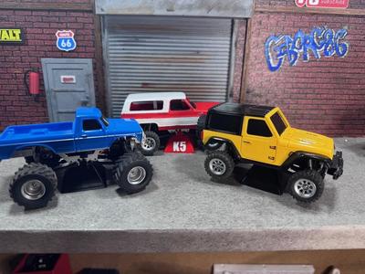 Jiabaile 1/36 Crawler Display Stand