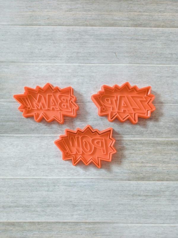SUPER HEROES COMIC BUMPS COOKIE CUTTERS KIT X3
