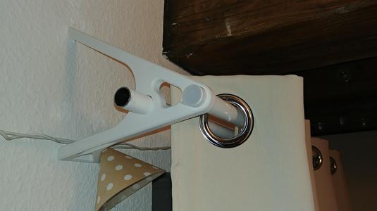 Curtain rod bracket
