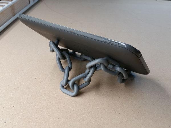 Chain Link Tablet Stand