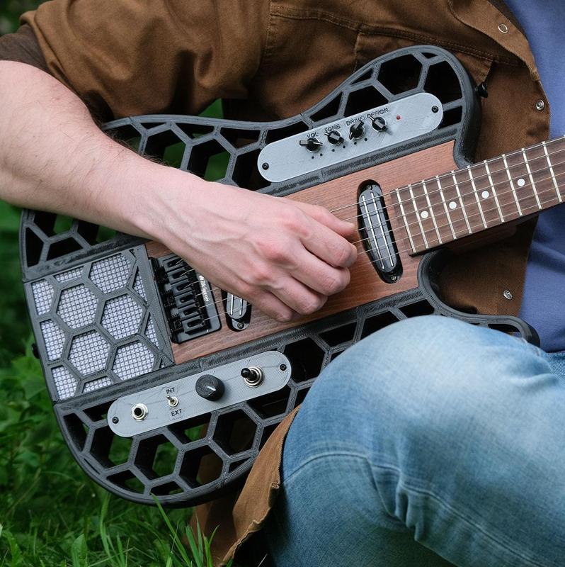 TRAVELCASTER- 3D Printed Guitar with Internal Amp