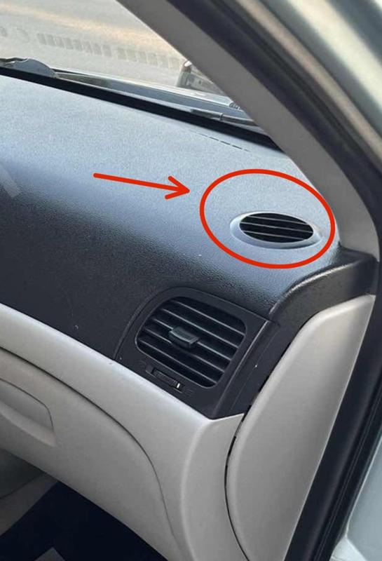 Hyundai Accent Era 2006-2012 side window ventilation grille