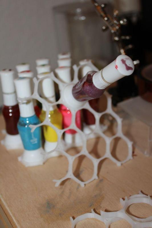 Nail polish bottle holder