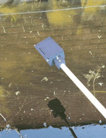 Fish pond flakes food feeder