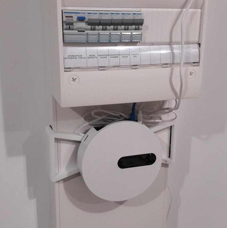 Support Freebox Pop sur goulotte électrique sans perçage