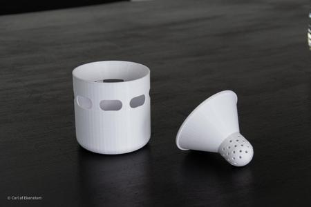 Self watering planter