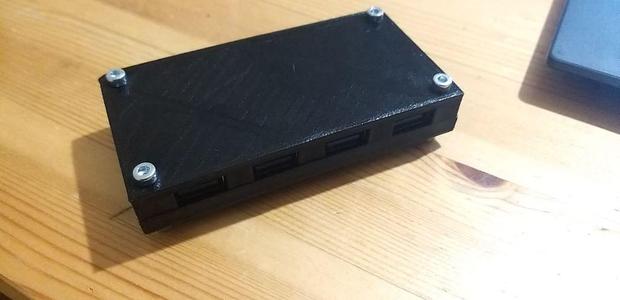 Charging case 4 ports USB