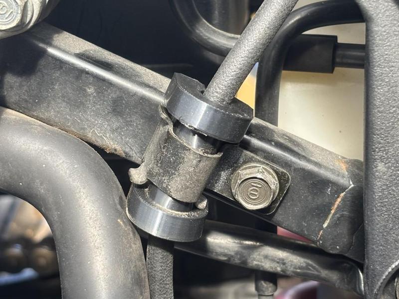 Steel flex brake line holder V2 CBR1100XX