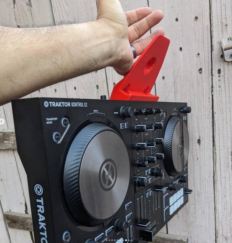 TRAKTOR S2 MK3 IPAD MOUNT